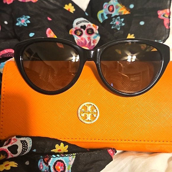 Tory Burch Sunglasses - Picture 8 of 12